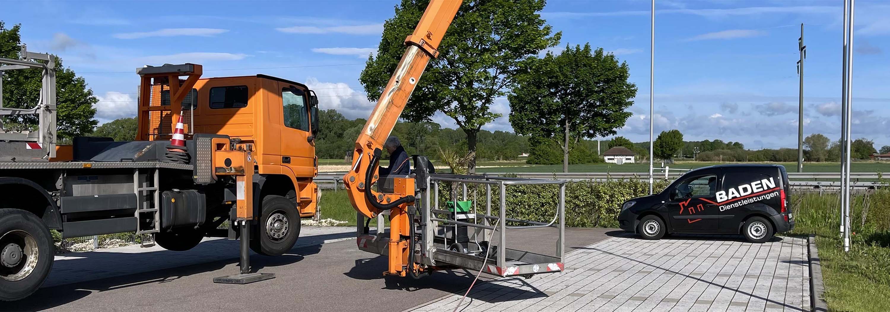 Gebaeudereinigung Offenburg Hebebuehnenkran